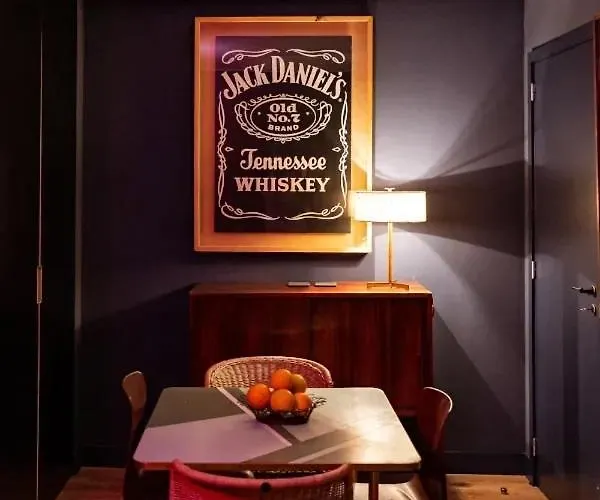 Y Trendy Arthouse Boavista Апартаменты *